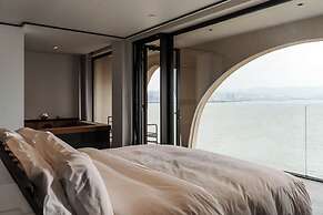 Dali Shijiushan Cliff Seavilla