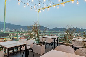 Mhendo Hotel & Studio Suites