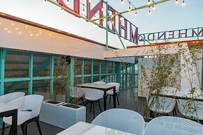 Mhendo Hotel & Studio Suites