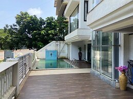 Beach Paradise Miramar Goa