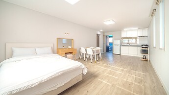 Gyeongju Gampo Laviangrose Pool Villa