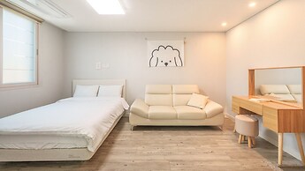 Gyeongju Gampo Laviangrose Pool Villa