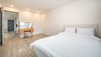 Gyeongju Gampo Laviangrose Pool Villa