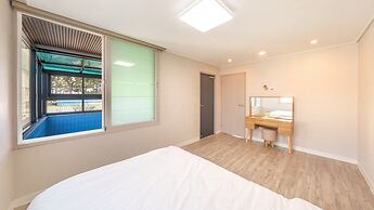 Gyeongju Gampo Laviangrose Pool Villa