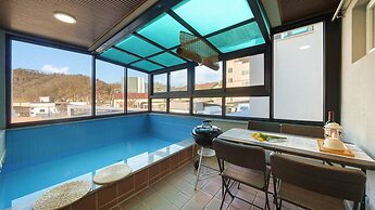 Gyeongju Gampo Laviangrose Pool Villa