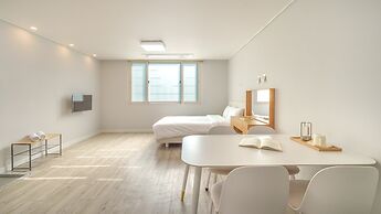 Gyeongju Gampo Laviangrose Pool Villa