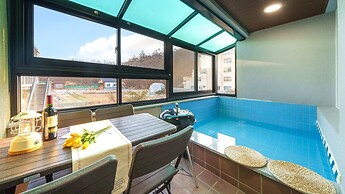 Gyeongju Gampo Laviangrose Pool Villa