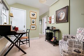 Crazy Fox House - From 600 Per Night