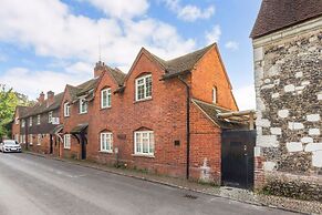 Crazy Fox House - From 600 Per Night