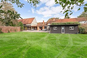 Crazy Fox House - From 600 Per Night