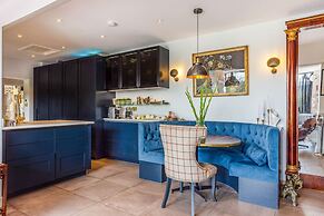 Crazy Fox House - From 600 Per Night