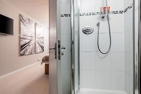 Crazy Fox House - From 600 Per Night