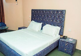 DEES HOTELS APARTMENT & SUITES