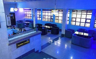 DEES HOTELS APARTMENT & SUITES
