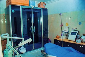 DEES HOTELS APARTMENT & SUITES