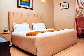 DEES HOTELS APARTMENT & SUITES