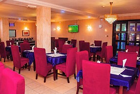 DEES HOTELS APARTMENT & SUITES