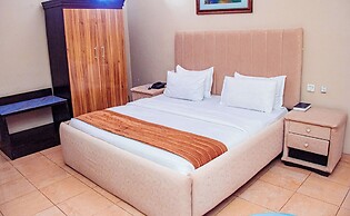 DEES HOTELS APARTMENT & SUITES