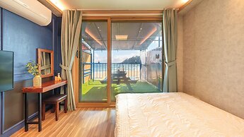 Goseong Cnblue Oceanview Pension