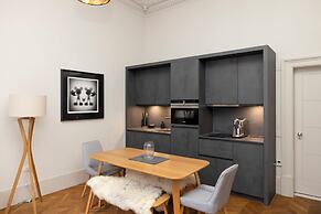 Modern studio in Edinburgh West End