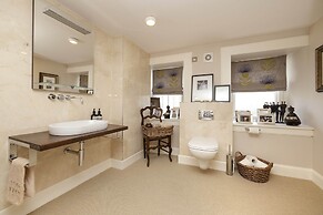 Prestigious Townhouse close to Princes Street