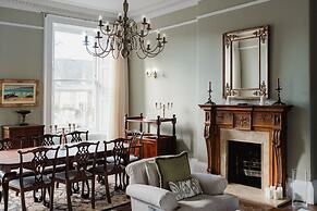 Prestigious Townhouse close to Princes Street