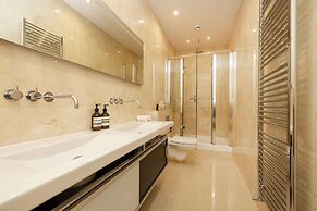 Prestigious Townhouse close to Princes Street