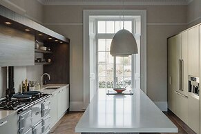 Prestigious Townhouse close to Princes Street