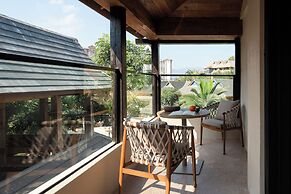 Xishuangbanna Jinghong Hidden in Nature