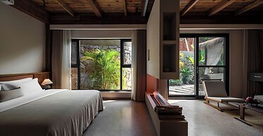 Xishuangbanna Jinghong Hidden in Nature