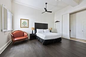 The Streetcar Historic Hotel