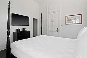 The Streetcar Historic Hotel