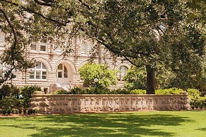 The Streetcar Historic Hotel