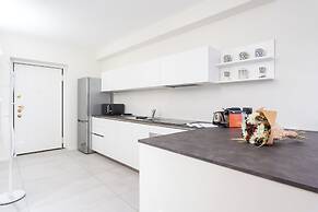 White Flat in Como City Center by Rent all Como