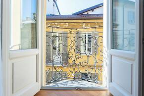 White Flat in Como City Center by Rent all Como