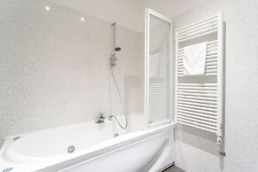 White Flat in Como City Center by Rent all Como