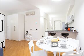 White Flat in Como City Center by Rent all Como