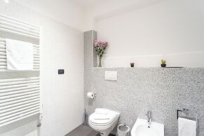 White Flat in Como City Center by Rent all Como