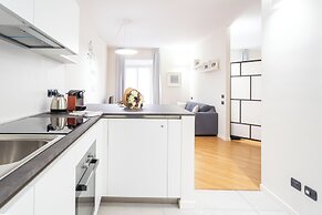 White Flat in Como City Center by Rent all Como