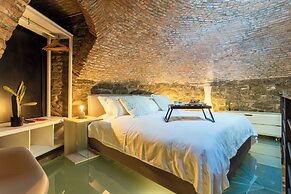 Ice Queen Chamber by Rent all Como
