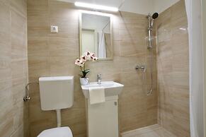 St King 11. Studio Apartments