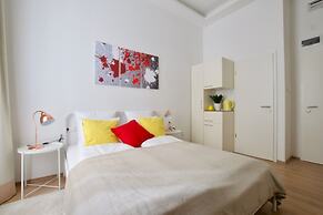 St King 11. Studio Apartments