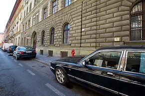 St King 11. Studio Apartments