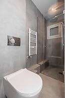Spacious & Stylish Athens Apartment - Walk To Metro