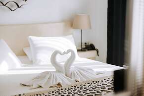 NAXIAN EMERALD HOTEL