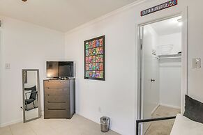 < 1 Mi to Beach: Galveston Condo w/ Fenced Patio