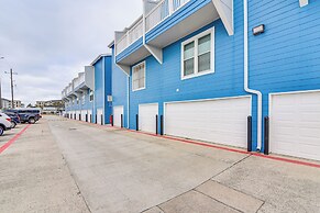 < 1 Mi to Beach: Galveston Condo w/ Fenced Patio