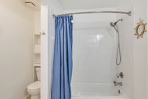 < 1 Mi to Beach: Galveston Condo w/ Fenced Patio