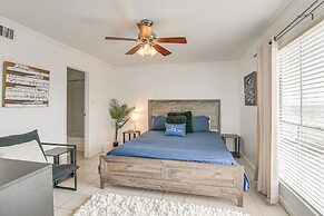< 1 Mi to Beach: Galveston Condo w/ Fenced Patio
