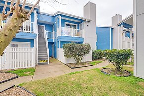 < 1 Mi to Beach: Galveston Condo w/ Fenced Patio